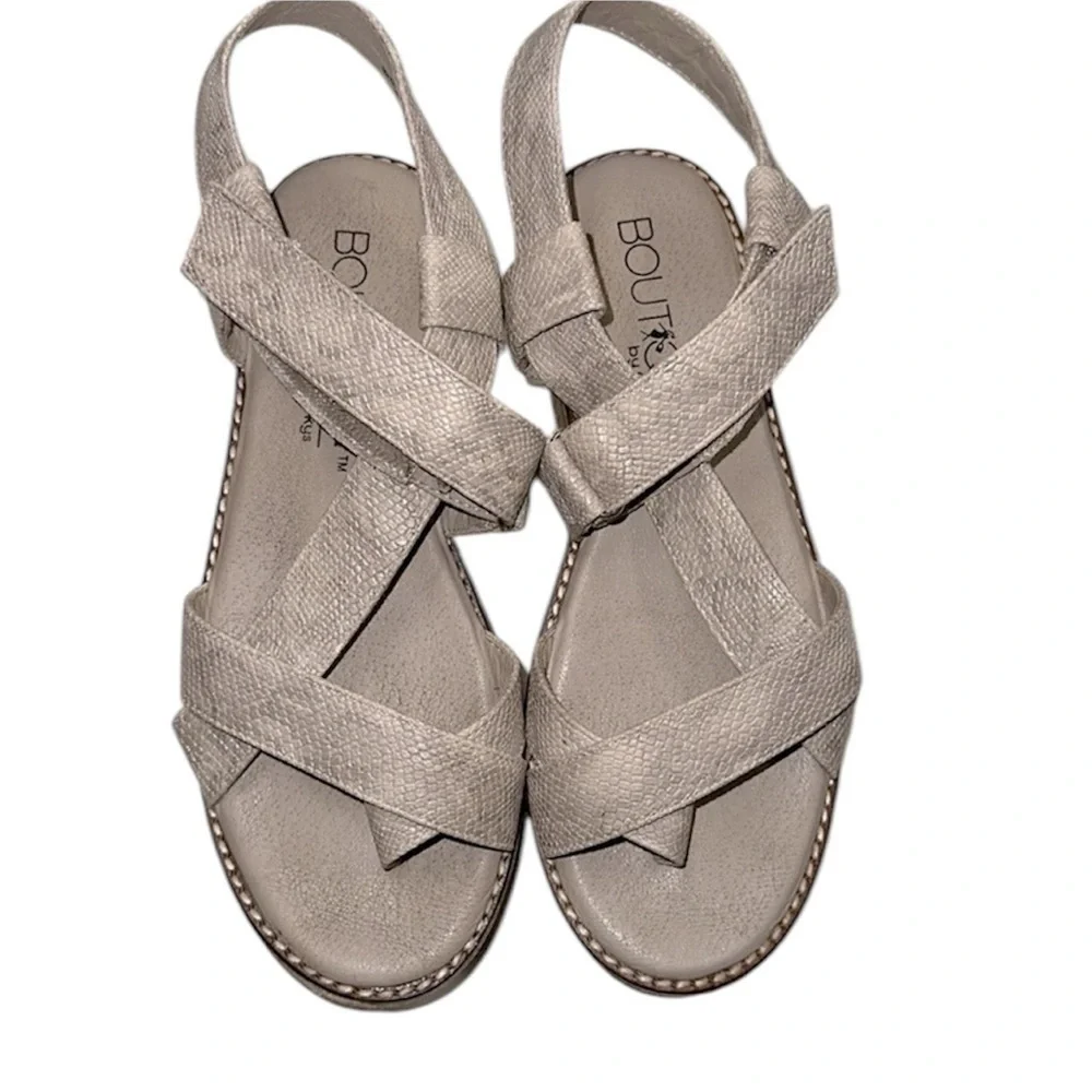 Boutique by Corkys size 7 Oro sandals wedges